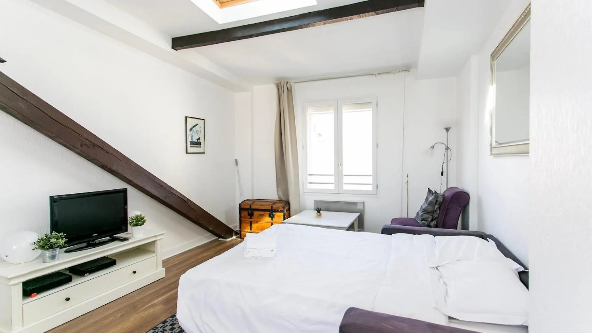 Upper 1Br Paris Cozy Apartment 0*,  France